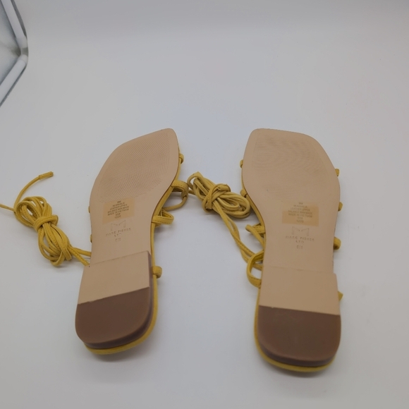 Marc Fisher LTD Yellow Sz 9 Roman Strappy Sandals Mahalia - Picture 6 of 8